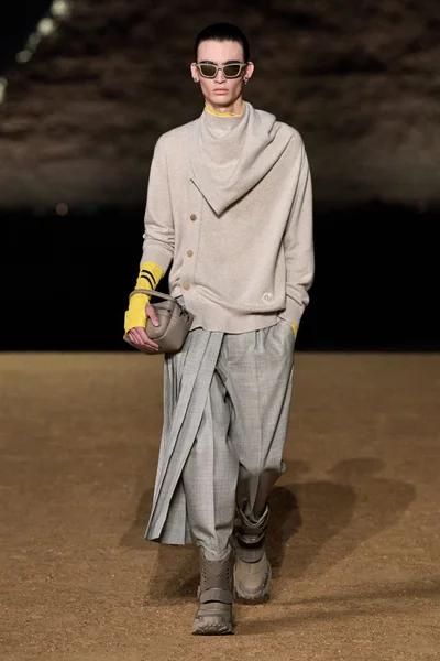 Look 10
